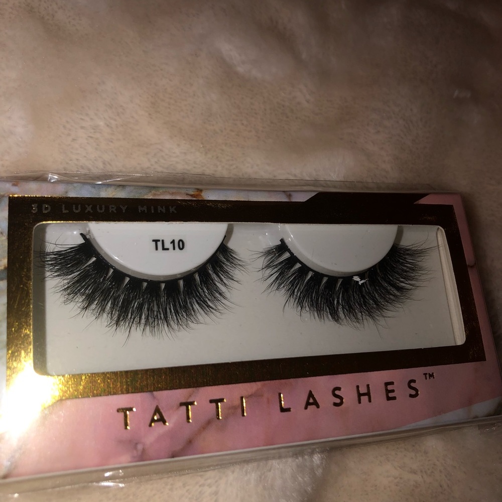 Eyelashes - Picture 5 of 8